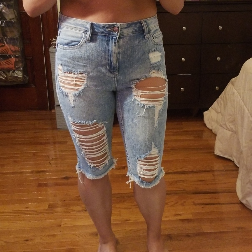 High wasted crop ripped jeans